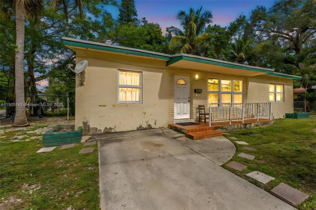 En Venta: $405,000 (3 camas, 1 baños, 1128 Pies cuadrados)