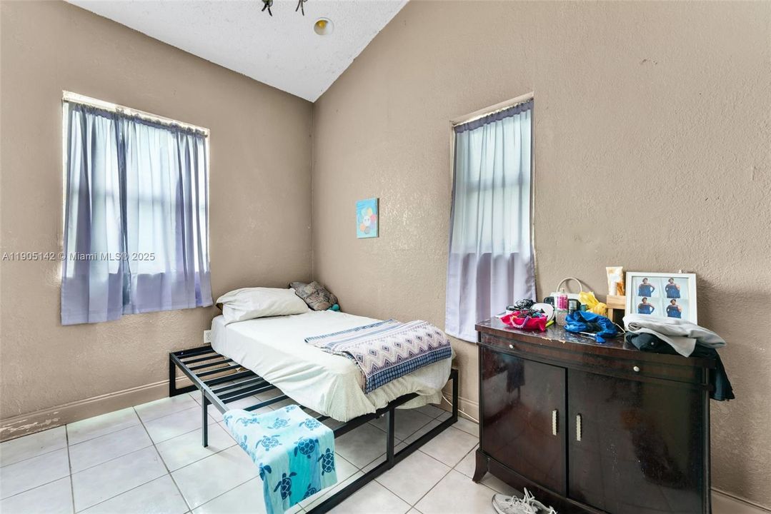 En Venta: $405,000 (3 camas, 1 baños, 1128 Pies cuadrados)