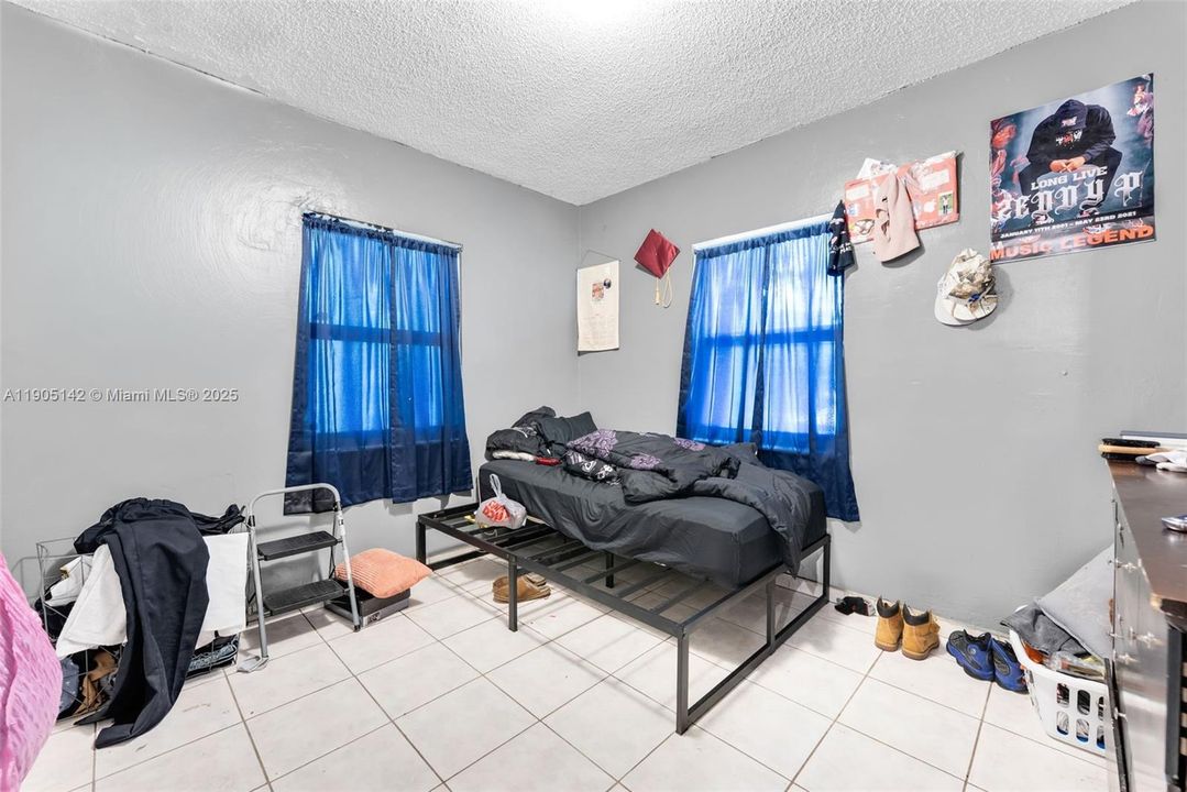 En Venta: $405,000 (3 camas, 1 baños, 1128 Pies cuadrados)