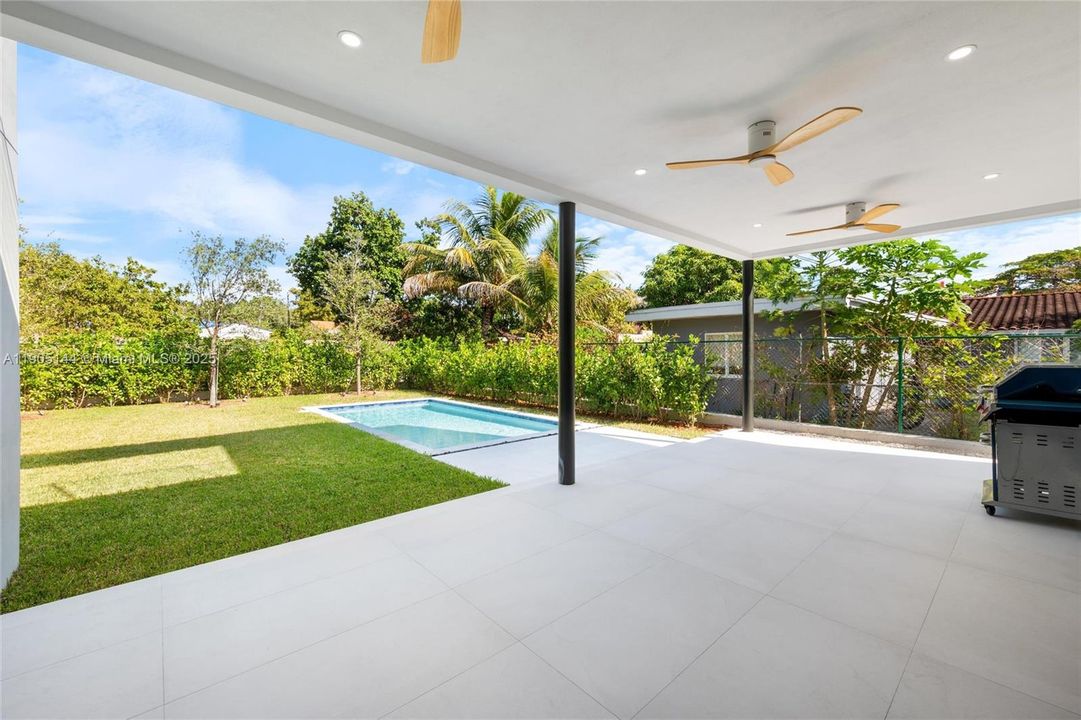 For Sale: $2,699,000 (4 beds, 5 baths, 3528 Square Feet)