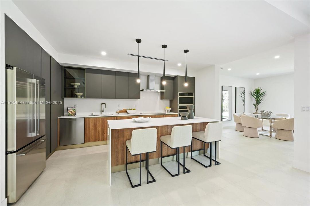 For Sale: $2,699,000 (4 beds, 5 baths, 3528 Square Feet)