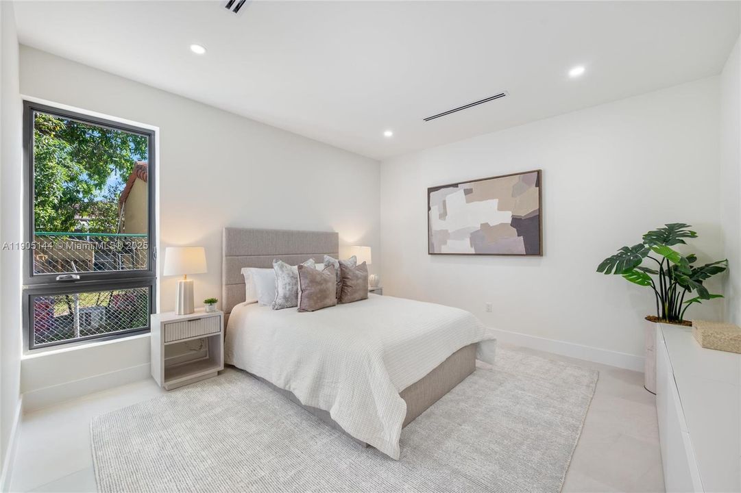 For Sale: $2,699,000 (4 beds, 5 baths, 3528 Square Feet)