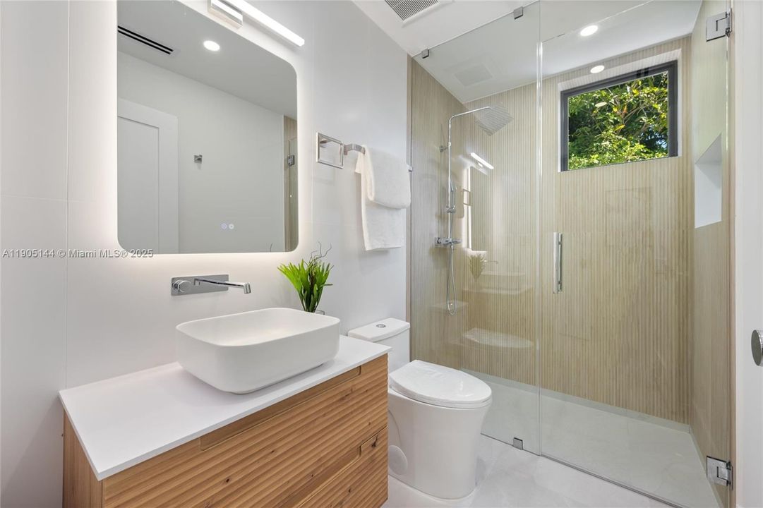 For Sale: $2,699,000 (4 beds, 5 baths, 3528 Square Feet)