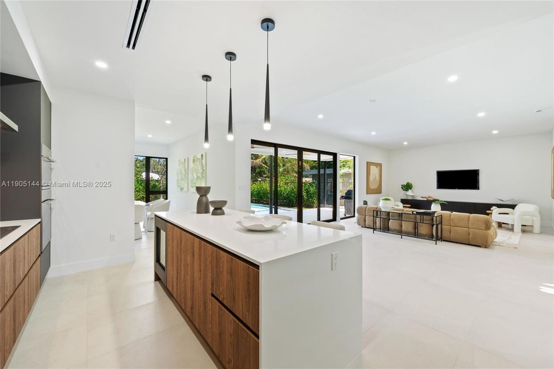 For Sale: $2,699,000 (4 beds, 5 baths, 3528 Square Feet)