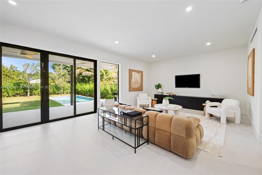 For Sale: $2,699,000 (4 beds, 5 baths, 3528 Square Feet)