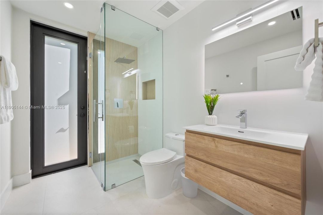 For Sale: $2,699,000 (4 beds, 5 baths, 3528 Square Feet)