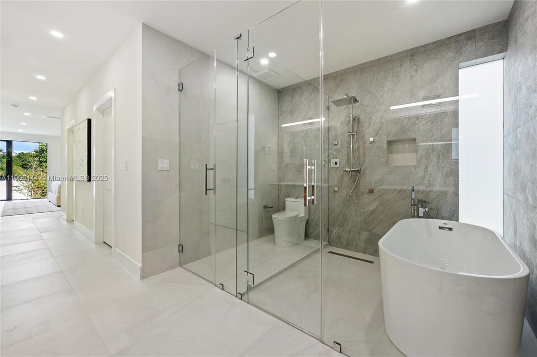 For Sale: $2,699,000 (4 beds, 5 baths, 3528 Square Feet)