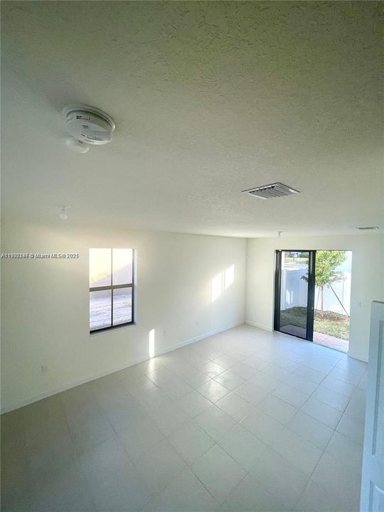 待售: $545,000 (3 贝兹, 2 浴室, 1376 平方英尺)