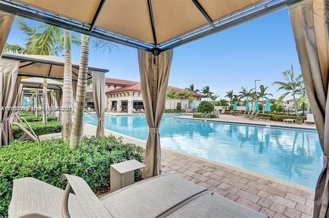 На продажу: $535,000 (3 спален, 2 ванн, 1376 Квадратных фут)