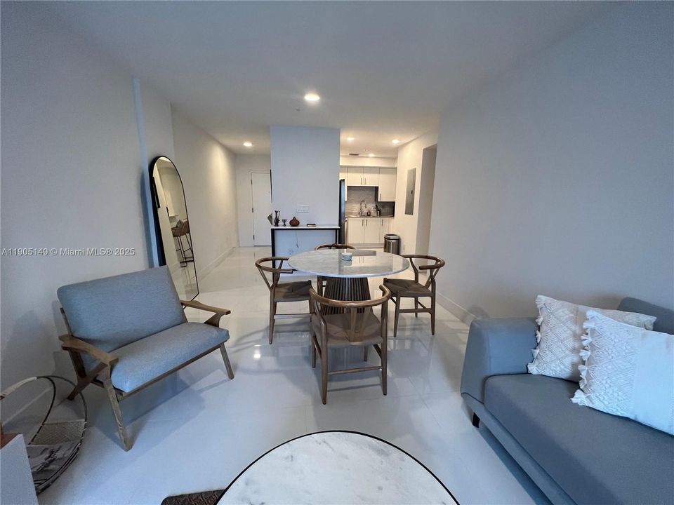 For Rent: $2,800 (2 beds, 2 baths, 1183 Square Feet)