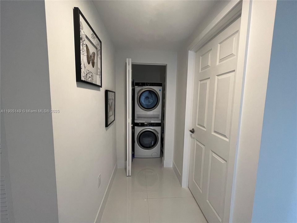 For Rent: $2,800 (2 beds, 2 baths, 1183 Square Feet)