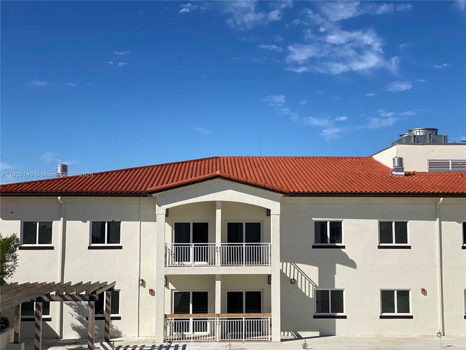 For Rent: $2,800 (2 beds, 2 baths, 1183 Square Feet)