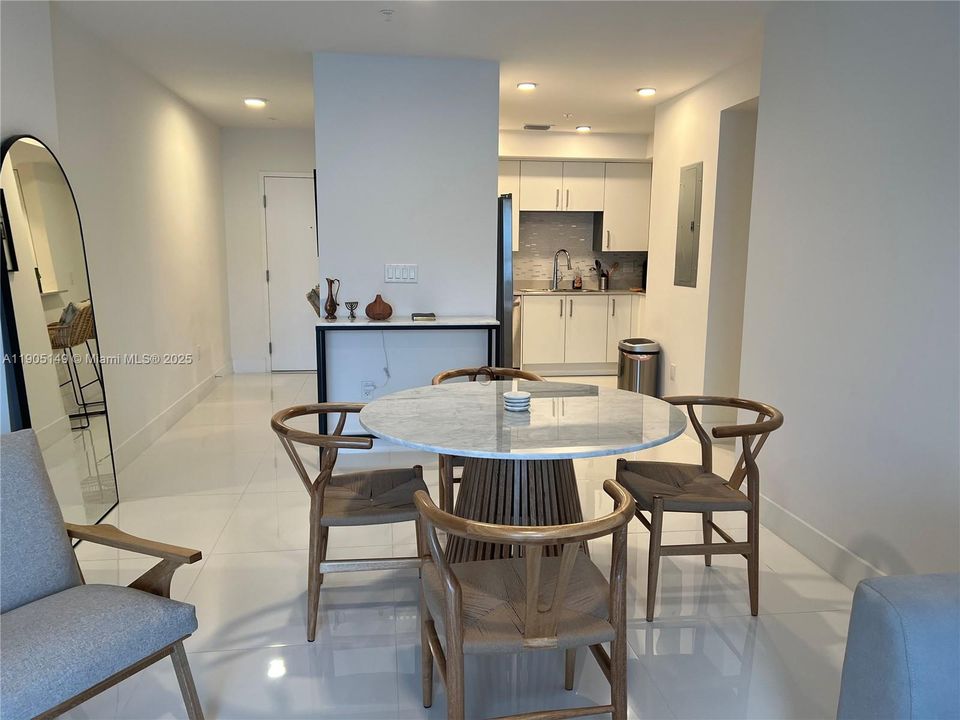 For Rent: $2,800 (2 beds, 2 baths, 1183 Square Feet)