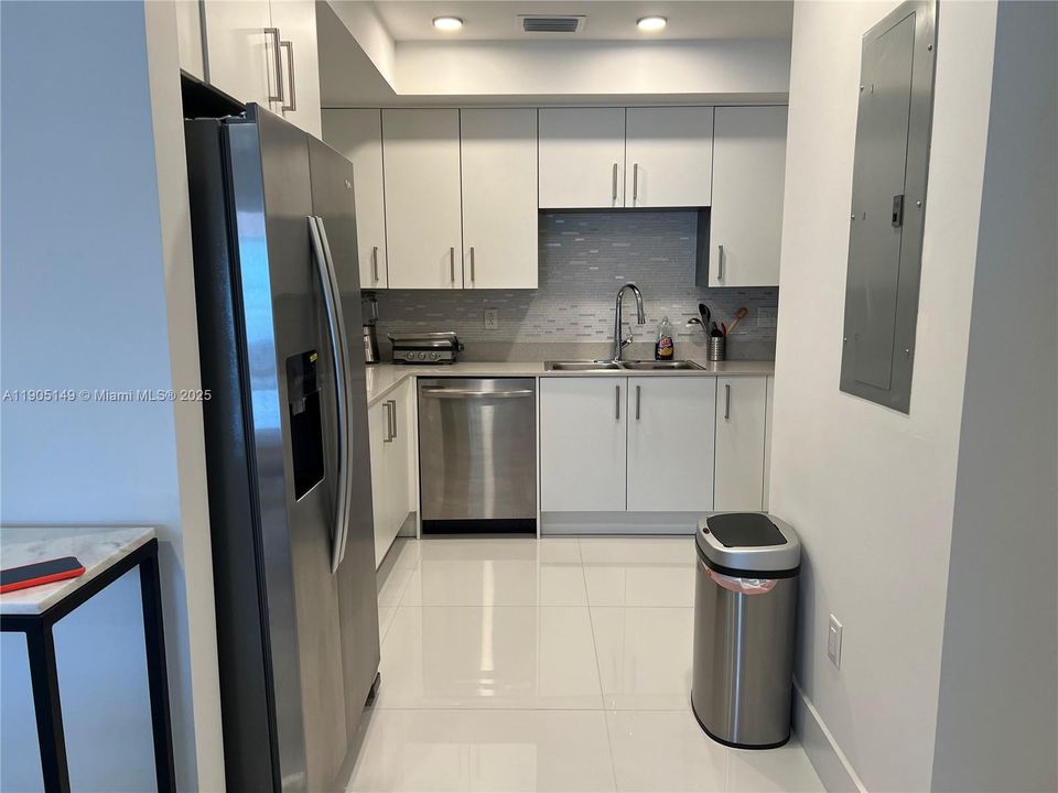 For Rent: $2,800 (2 beds, 2 baths, 1183 Square Feet)