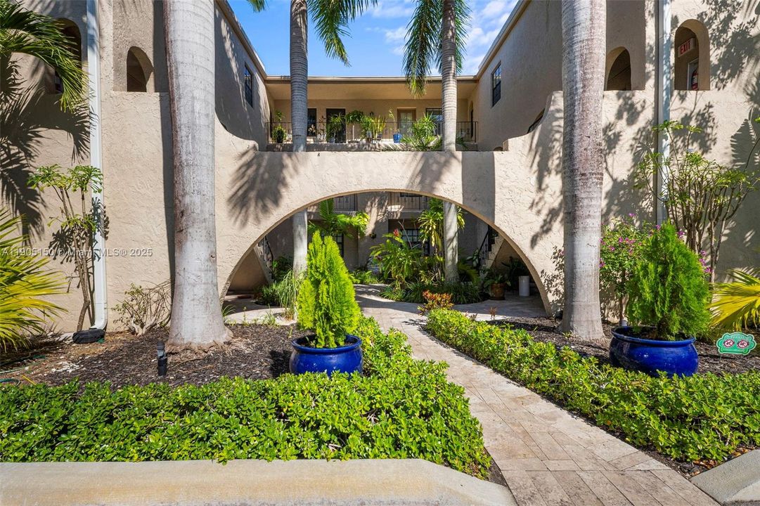 Recently Rented: $2,000 (2 beds, 1 baths, 663 Square Feet)