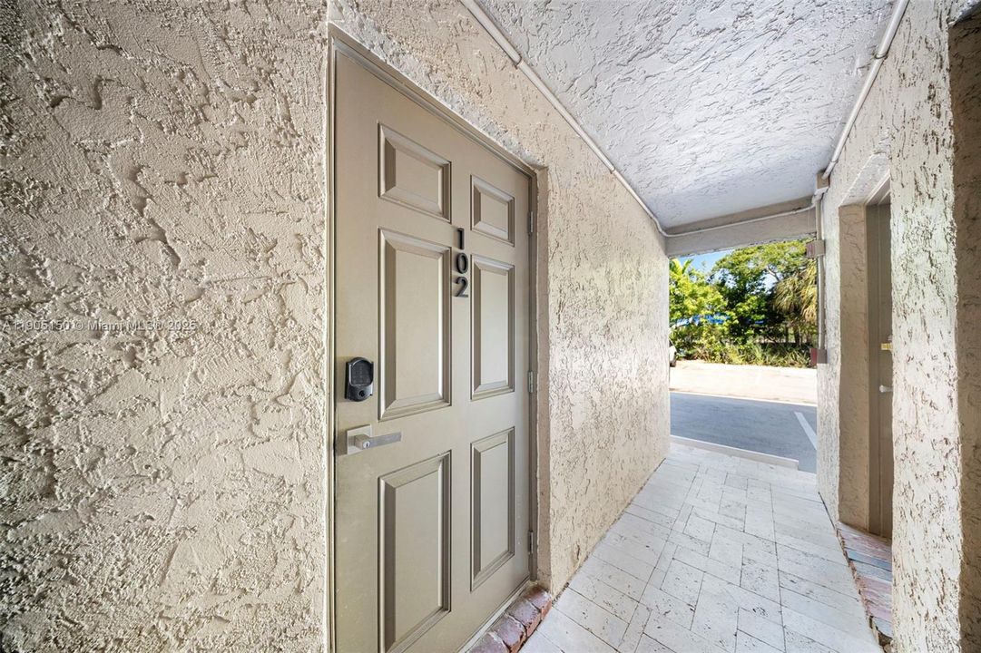 Recently Rented: $2,000 (2 beds, 1 baths, 663 Square Feet)