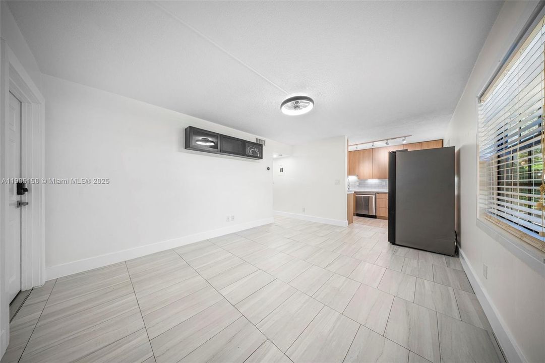 Recently Rented: $2,000 (2 beds, 1 baths, 663 Square Feet)