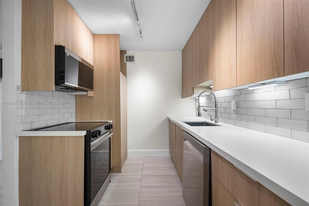 Recently Rented: $2,000 (2 beds, 1 baths, 663 Square Feet)