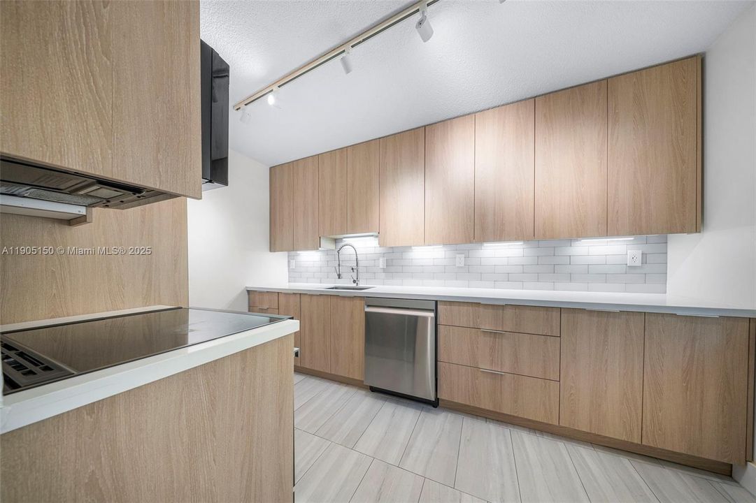 Recently Rented: $2,000 (2 beds, 1 baths, 663 Square Feet)