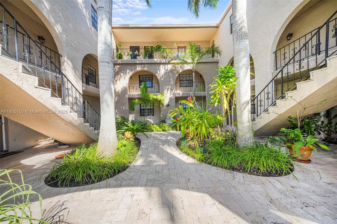 Recently Rented: $2,000 (2 beds, 1 baths, 663 Square Feet)