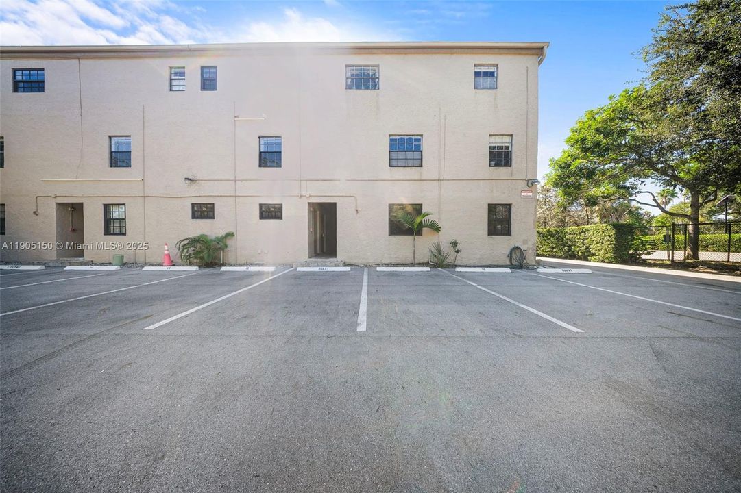 Recently Rented: $2,000 (2 beds, 1 baths, 663 Square Feet)