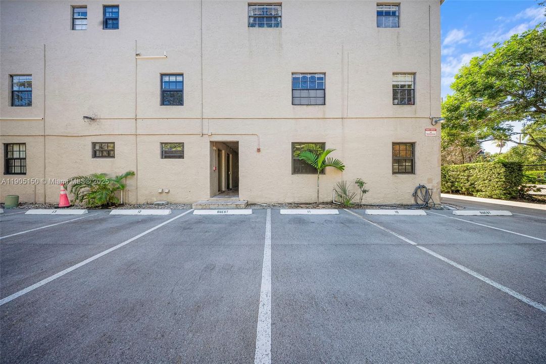 Recently Rented: $2,000 (2 beds, 1 baths, 663 Square Feet)