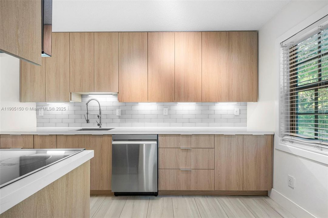 Recently Rented: $2,000 (2 beds, 1 baths, 663 Square Feet)