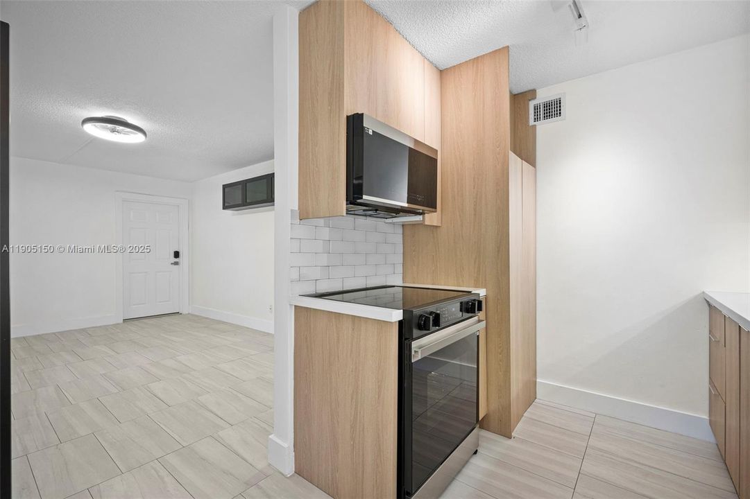 Recently Rented: $2,000 (2 beds, 1 baths, 663 Square Feet)