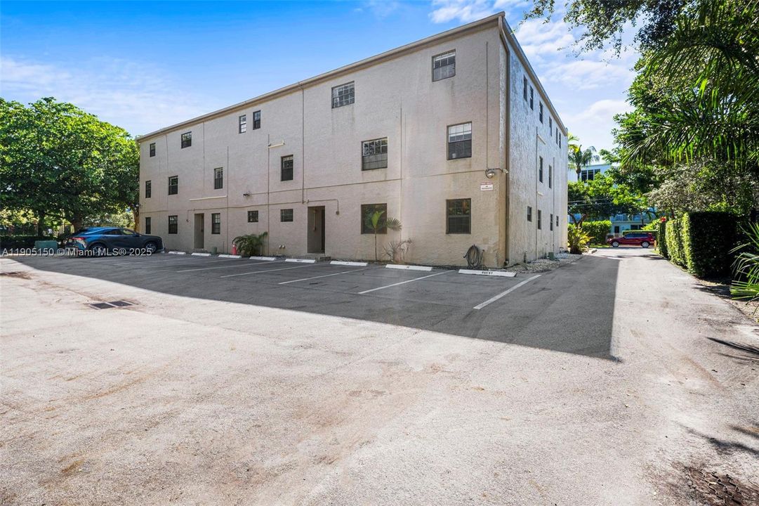 Recently Rented: $2,000 (2 beds, 1 baths, 663 Square Feet)