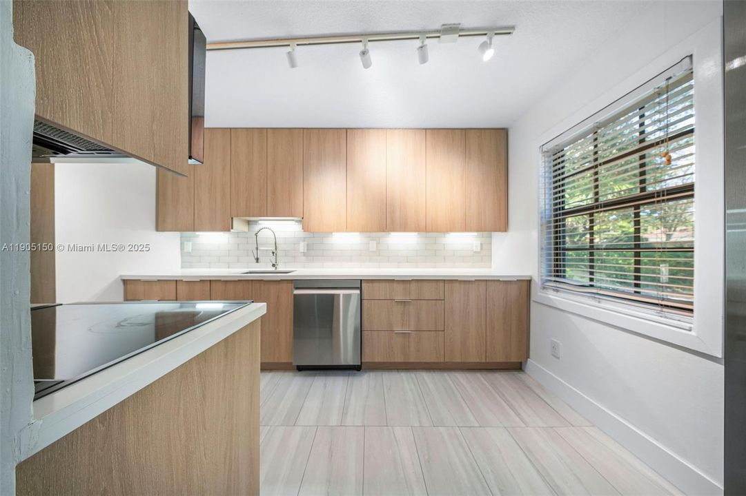 Recently Rented: $2,000 (2 beds, 1 baths, 663 Square Feet)