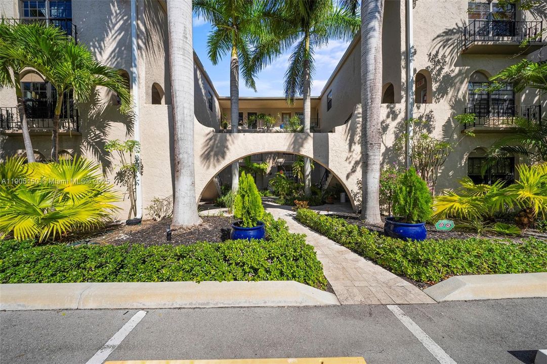 Recently Rented: $2,000 (2 beds, 1 baths, 663 Square Feet)