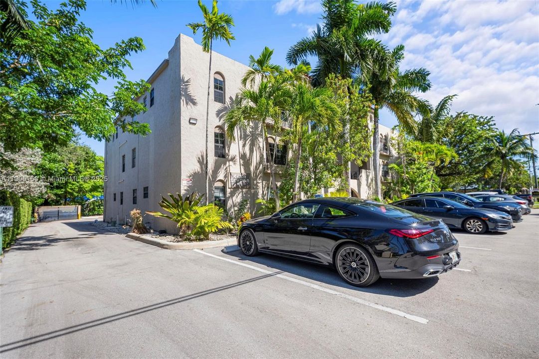 Recently Rented: $2,000 (2 beds, 1 baths, 663 Square Feet)