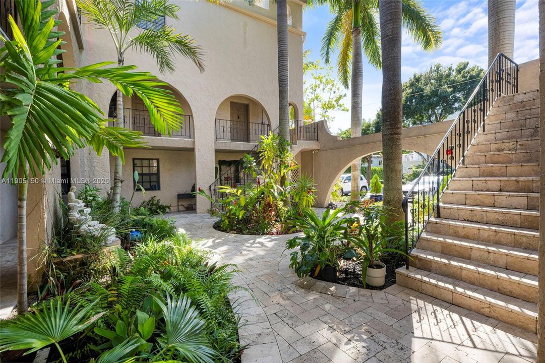 Recently Rented: $2,000 (2 beds, 1 baths, 663 Square Feet)