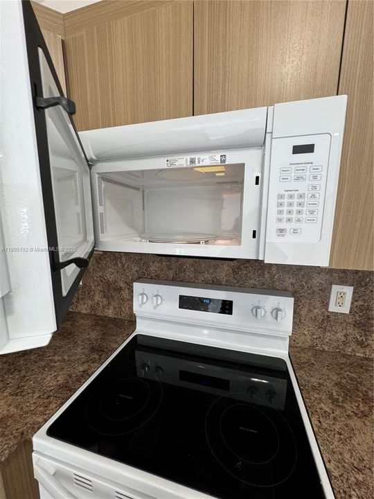 Recently Rented: $3,500 (4 beds, 2 baths, 1660 Square Feet)