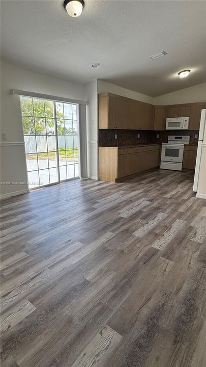 Recently Rented: $3,500 (4 beds, 2 baths, 1660 Square Feet)