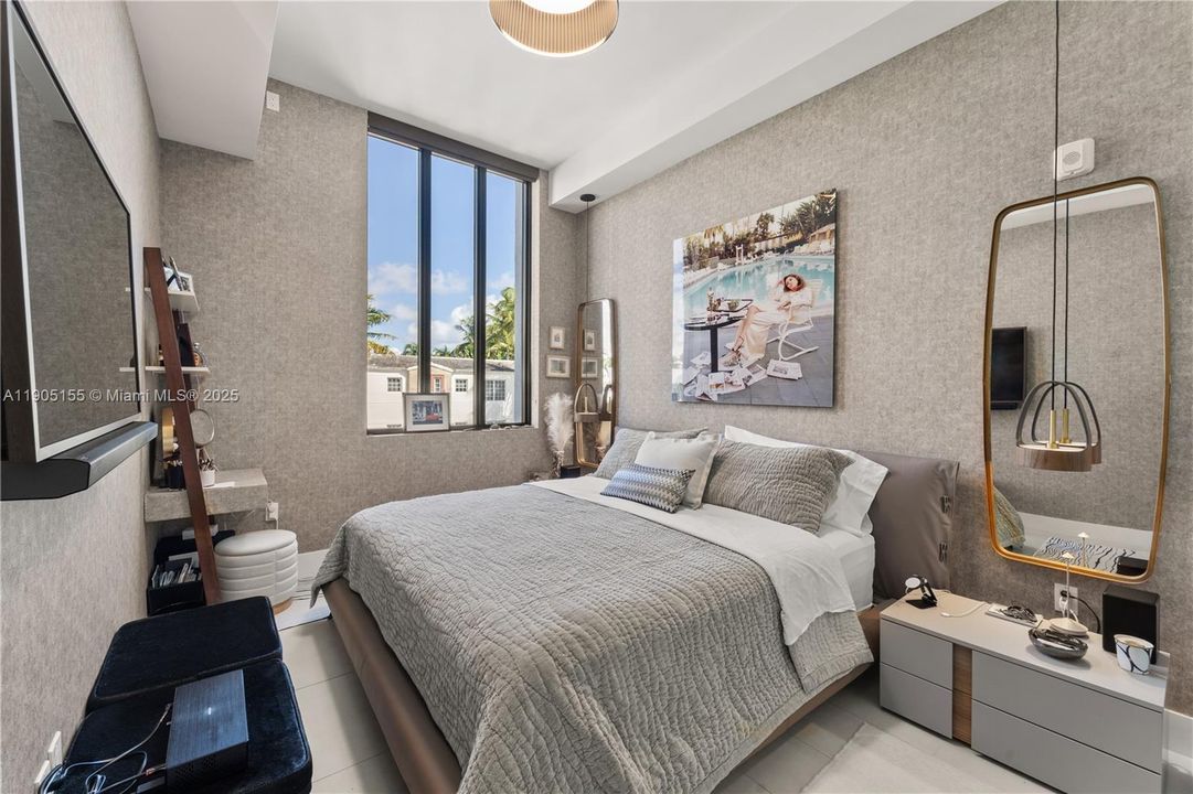 For Rent: $6,000 (1 beds, 1 baths, 751 Square Feet)