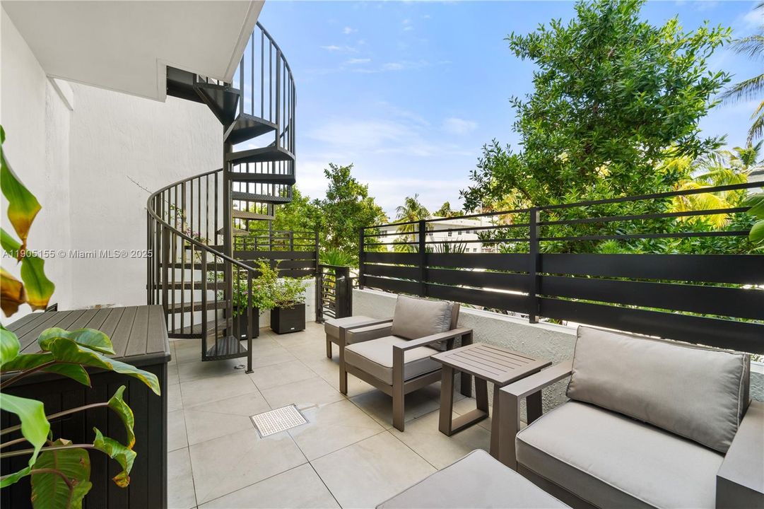 For Rent: $6,000 (1 beds, 1 baths, 751 Square Feet)