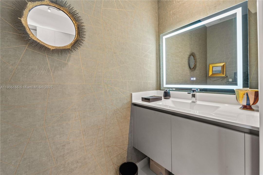 For Rent: $6,000 (1 beds, 1 baths, 751 Square Feet)