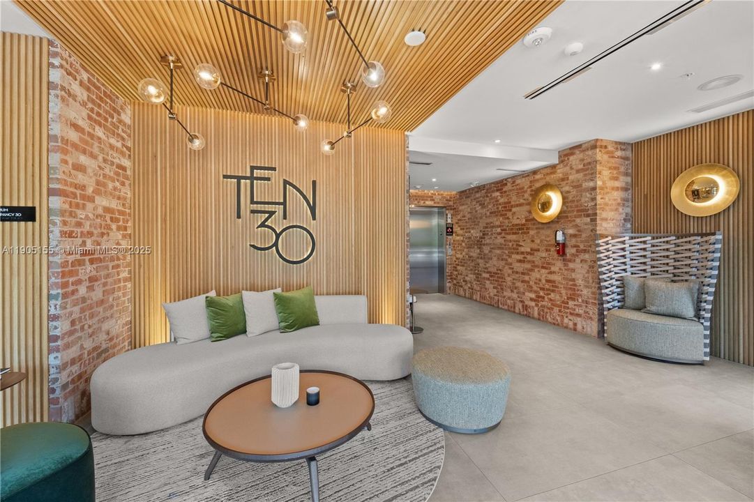 For Rent: $6,000 (1 beds, 1 baths, 751 Square Feet)