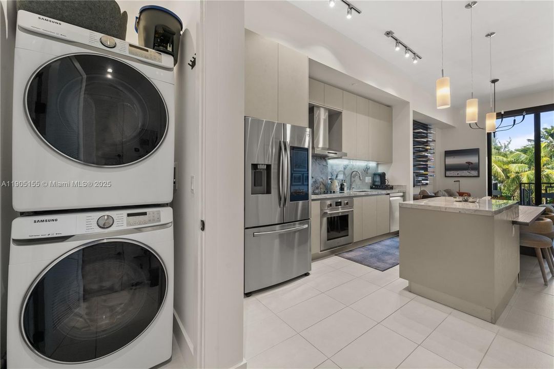 For Rent: $6,000 (1 beds, 1 baths, 751 Square Feet)