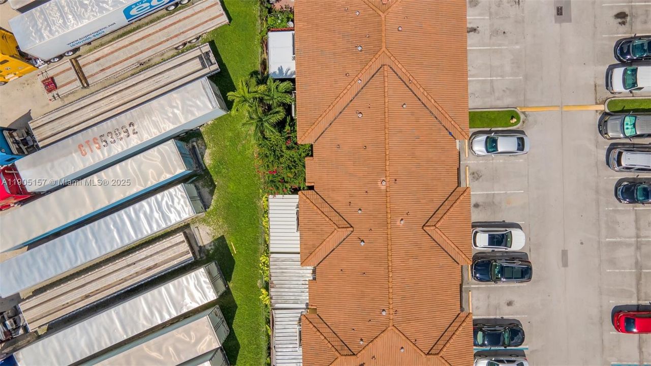 For Rent: $2,400 (2 beds, 2 baths, 905 Square Feet)