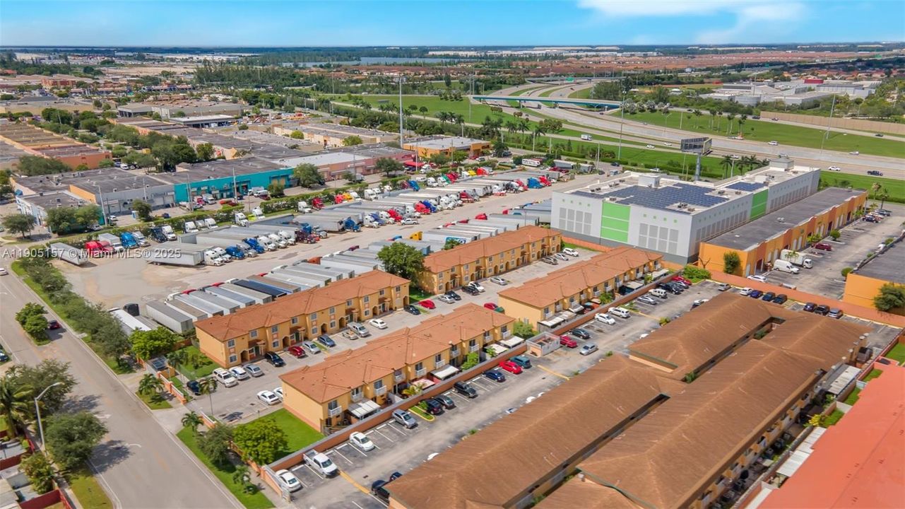 For Rent: $2,400 (2 beds, 2 baths, 905 Square Feet)