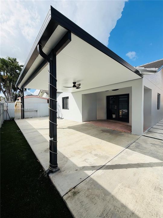 最近租的: $3,550 (3 贝兹, 2 浴室, 1453 平方英尺)