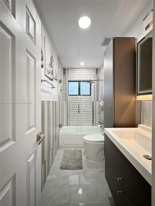 最近租的: $3,550 (3 贝兹, 2 浴室, 1453 平方英尺)