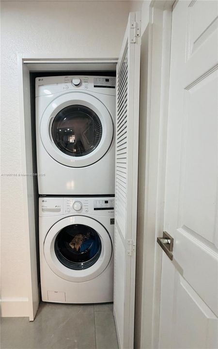 最近租的: $3,550 (3 贝兹, 2 浴室, 1453 平方英尺)