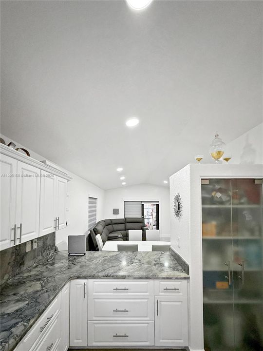 最近租的: $3,550 (3 贝兹, 2 浴室, 1453 平方英尺)