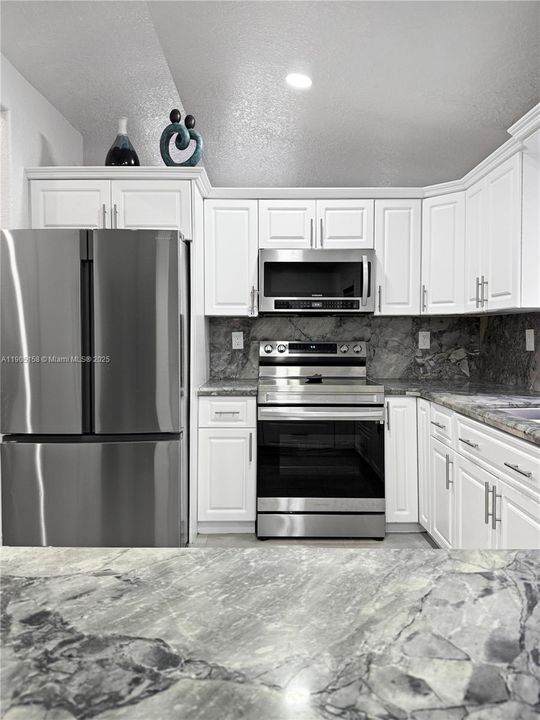 最近租的: $3,550 (3 贝兹, 2 浴室, 1453 平方英尺)