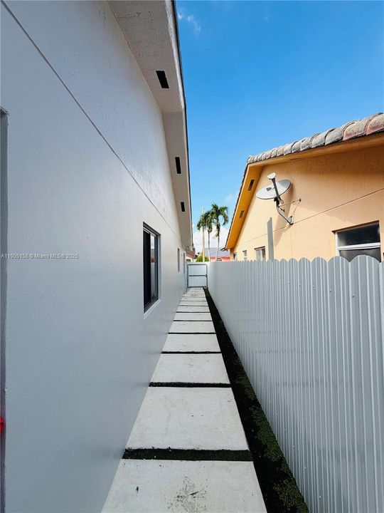 最近租的: $3,550 (3 贝兹, 2 浴室, 1453 平方英尺)