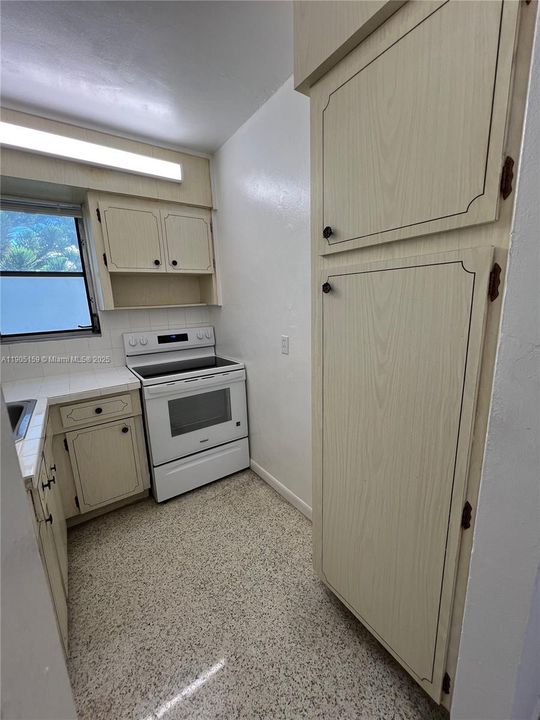 For Rent: $2,000 (2 beds, 1 baths, 800 Square Feet)