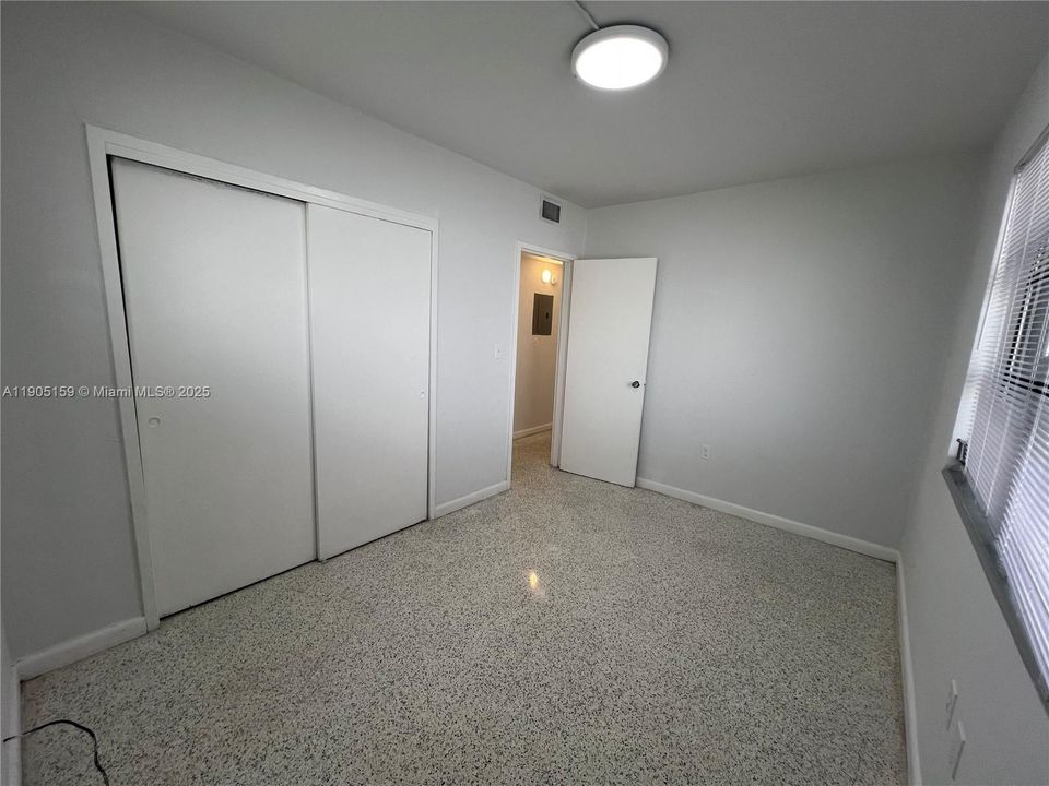 For Rent: $2,000 (2 beds, 1 baths, 800 Square Feet)